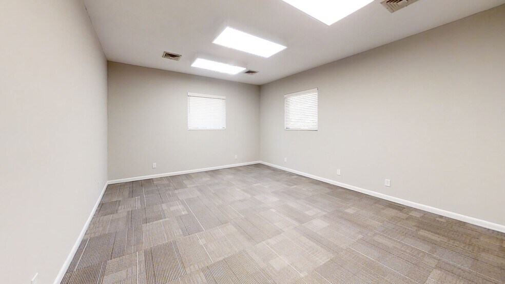 More Photos Of 2920 Edgewood Cir, Columbus Office For Lease