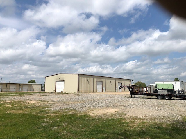 More Photos Of 3900 Industrial Cir, Bossier City Warehouse For Lease