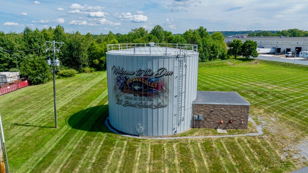 More Photos Of 22 Blackhawk Ln, Elizabethtown Distribution For Sale