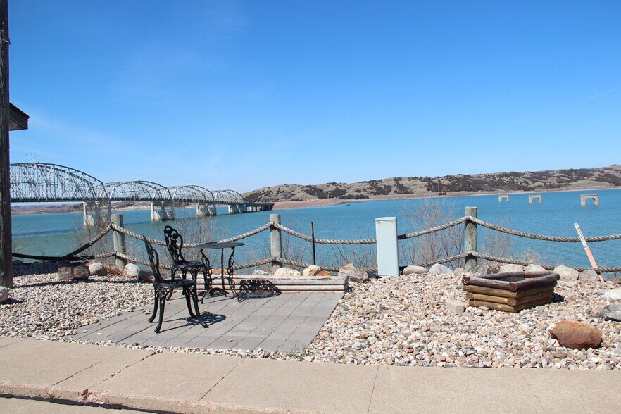 More Photos Of 115 N River St, Chamberlain Hotel For Sale