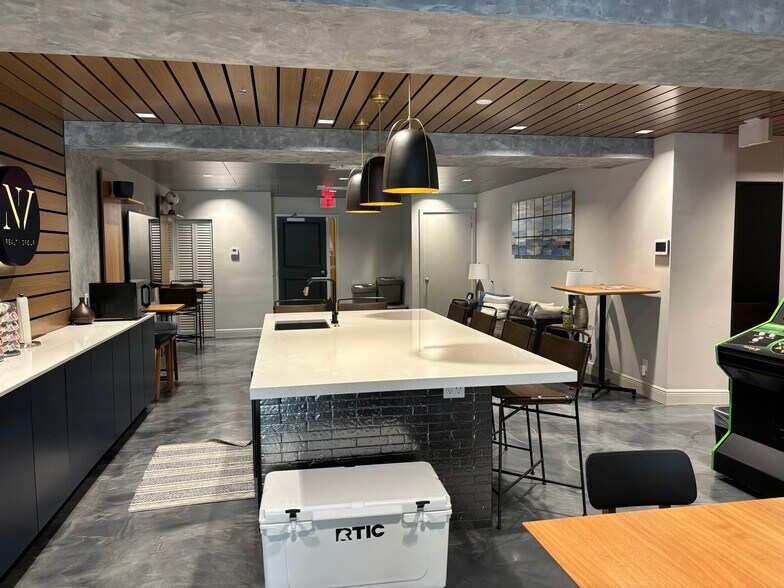 More Photos Of 11811 US Highway 1, North Palm Beach General Retail For Lease