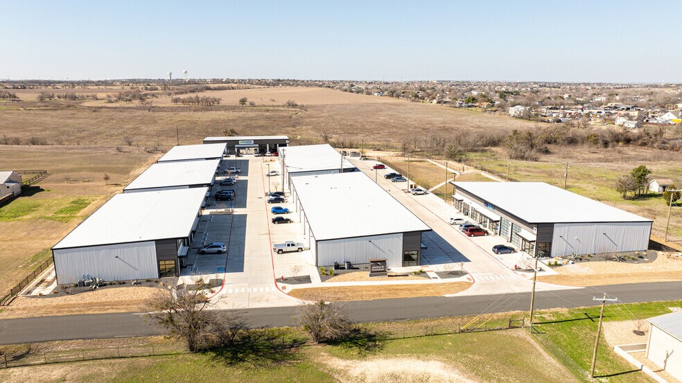 More Photos Of 19832 Panther Dr, Pflugerville Showroom For Lease