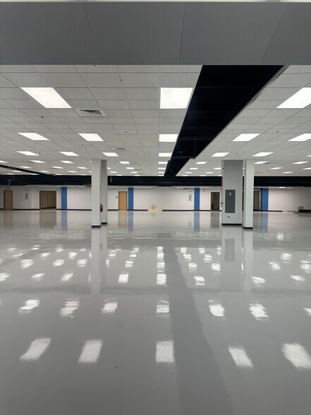 More Photos Of 815 14th St SW, Loveland Light Manufacturing For Lease