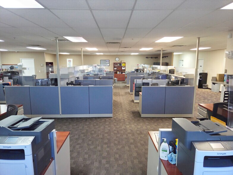 More Photos Of 1929 W Lone Cactus Dr, Phoenix Light Distribution For Sale