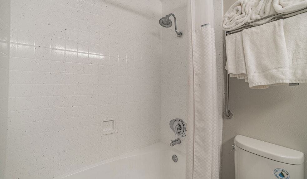 More Photos Of 325 Main St, Keokuk Hotel For Sale