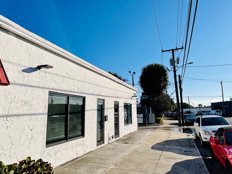 More Photos Of 1211 Okeechobee Rd, West Palm Beach Flex For Lease