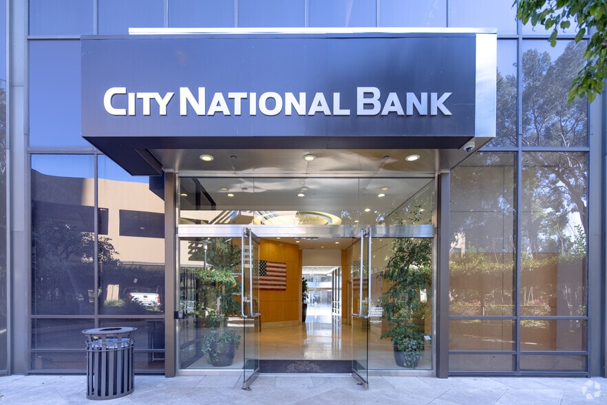 More Photos Of 4605 Lankershim Blvd, North Hollywood Office For Lease