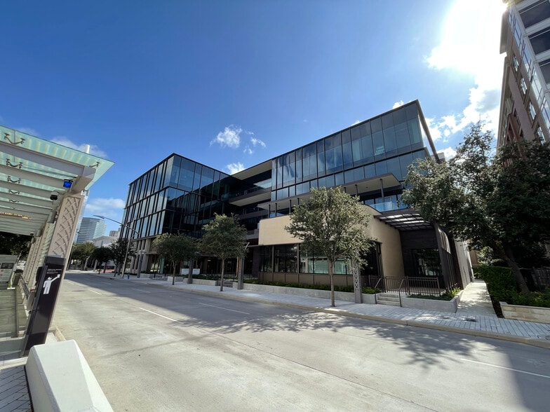 More Photos Of 1801 Post Oak Blvd, Houston Office For Lease