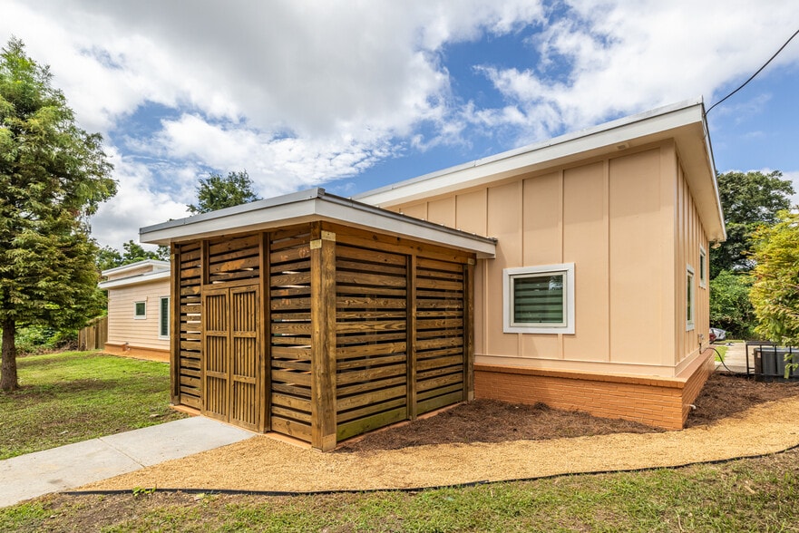 More Photos Of 1651 Pryor Rd SW, Atlanta Loft Creative Space For Sale