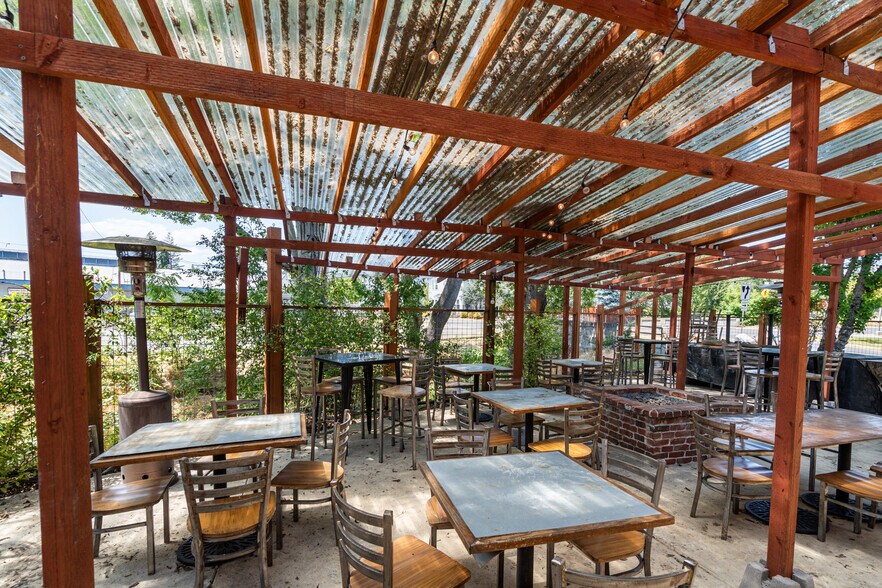 More Photos Of 509 SW G St, Grants Pass Restaurant For Sale