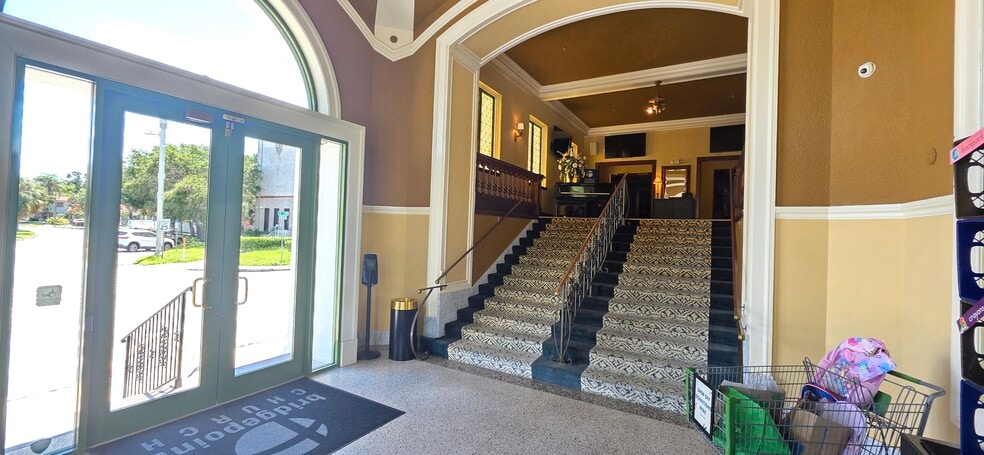 More Photos Of 302 Grove St N, Saint Petersburg Religious Facility For Sale