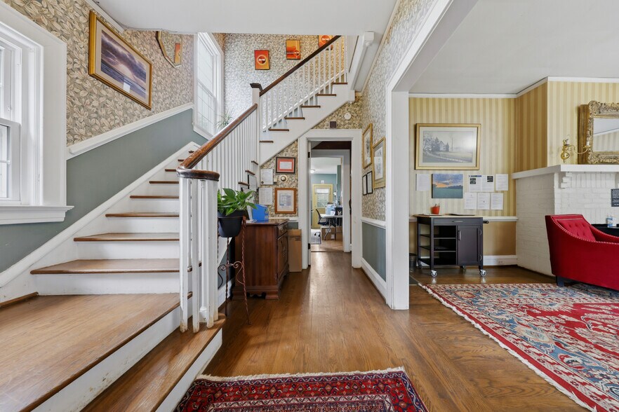 More Photos Of 18697 Forest Rd, Lynchburg Office For Sale