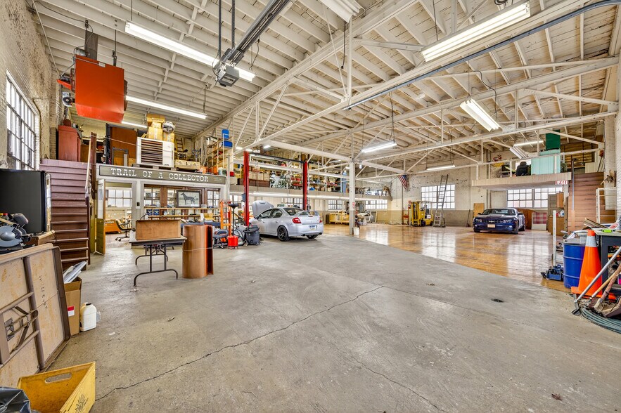 More Photos Of 28 S Moyer St, Emmaus Warehouse For Sale