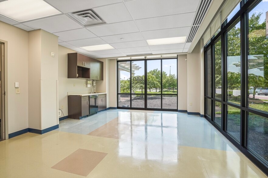 More Photos Of 560 N Cleveland Ave, Westerville Medical For Lease