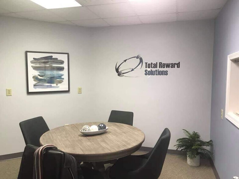 More Photos Of 7962 Oaklandon Rd, Indianapolis Medical For Lease