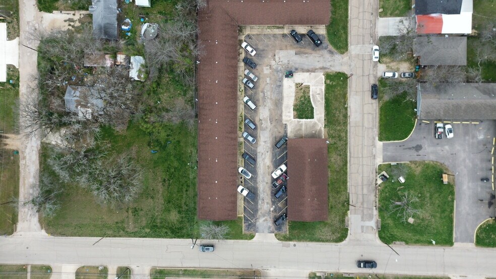 More Photos Of 404 E Craven Ave, Waco Apartments For Sale