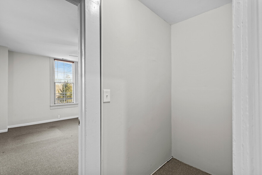 More Photos Of 90 E Moreno St, Buford Office Residential For Sale
