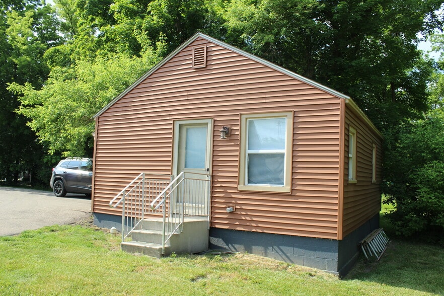 More Photos Of 801 S Mill St, Clio Apartments For Sale