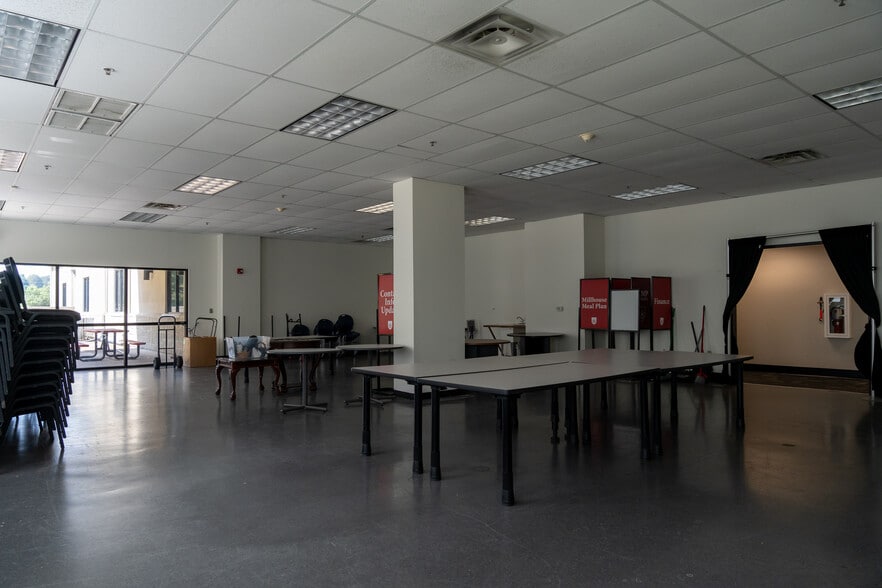 More Photos Of 500 Industrial Dr, Hamilton Industrial For Sale