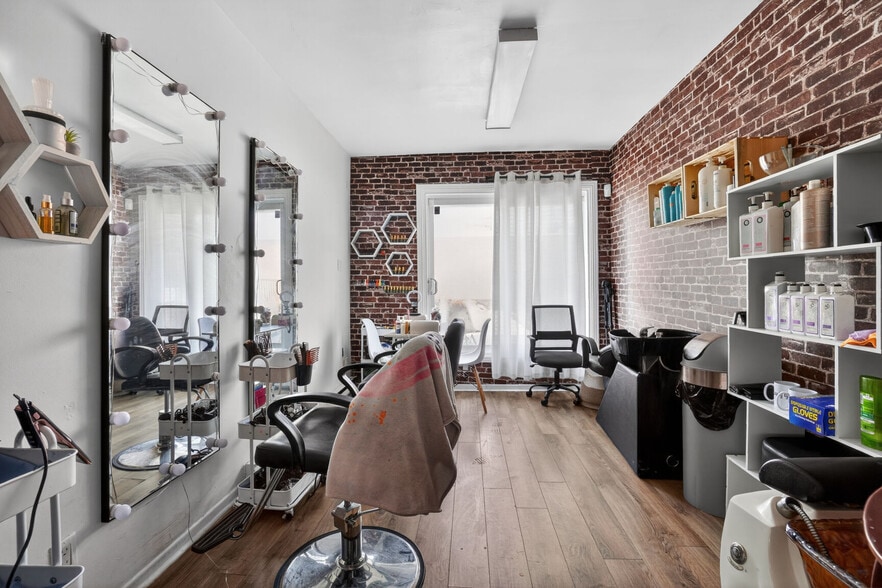 More Photos Of 7475 Boul Saint-Michel, Montréal Freestanding For Sale