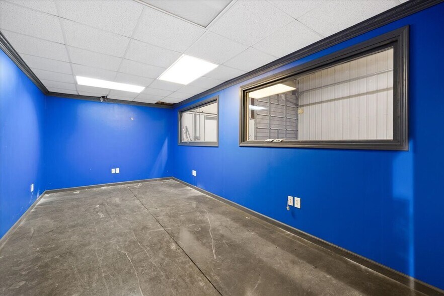 More Photos Of 13605-13609 State Highway 75, Remlap Service For Sale