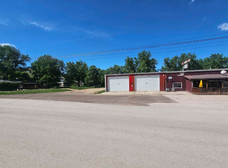 Primary Photo Of 1401 Laurel Ave, Whitewood Restaurant For Sale