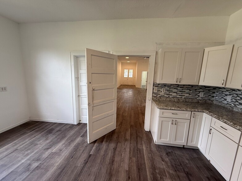 More Photos Of 18-20 E Pleasant St, Avon Park Religious Facility For Sale