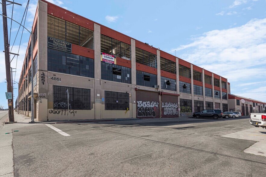 More Photos Of 4851 S Alameda St, Los Angeles Warehouse For Lease