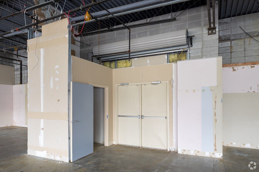 More Photos Of 3025 Breckinridge Blvd, Duluth Unknown For Lease