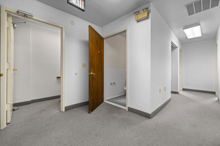 More Photos Of 5875-5881 Allentown Rd, Suitland Office For Sale