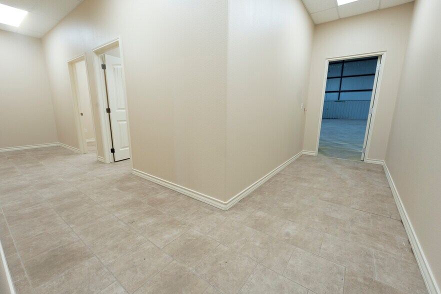 More Photos Of 1806 CR-1101, Midland Warehouse For Lease