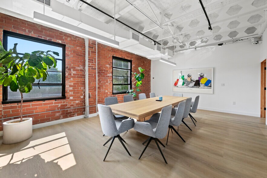 More Photos Of 139 S Beverly Dr, Beverly Hills Loft Creative Space For Lease