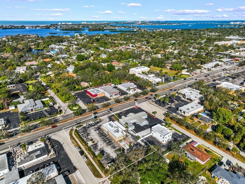 More Photos Of 4413 S Tamiami Trl, Sarasota Restaurant For Sale