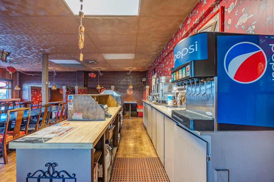 More Photos Of 627 S Columbia Ave, Connell General Retail For Lease
