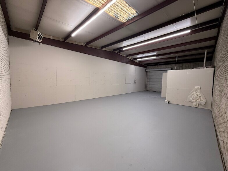 More Photos Of 1731 Wall St, Garland Unknown For Lease