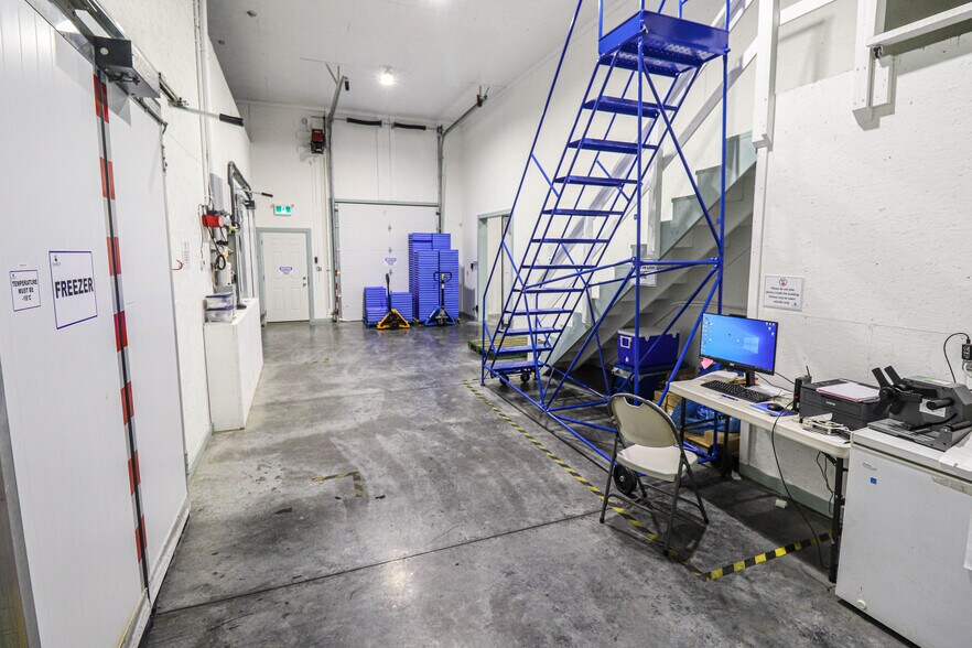 More Photos Of 705068 82 -1, Wembley General Retail For Sale