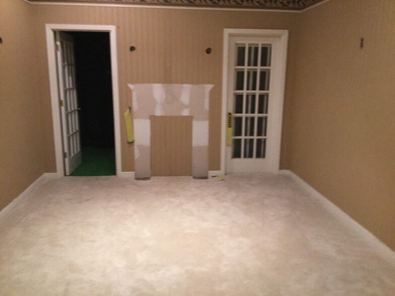 More Photos Of 304 W 70th St, Shreveport Freestanding For Lease