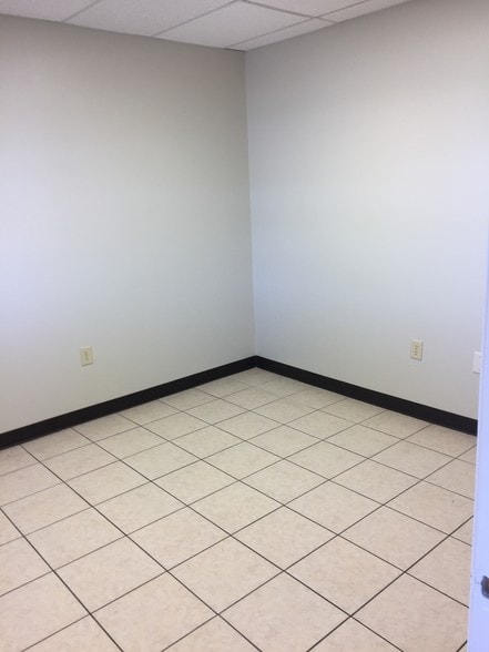 More Photos Of 11601 Pellicano Dr, El Paso Warehouse For Lease