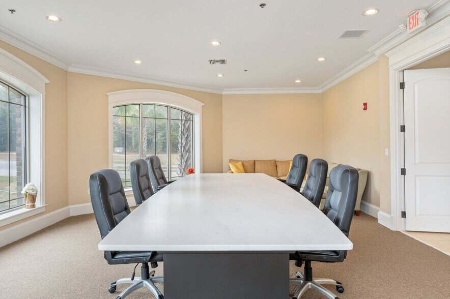 More Photos Of 3201 Heritage Plantation Blvd, Laurel Hill Office For Sale