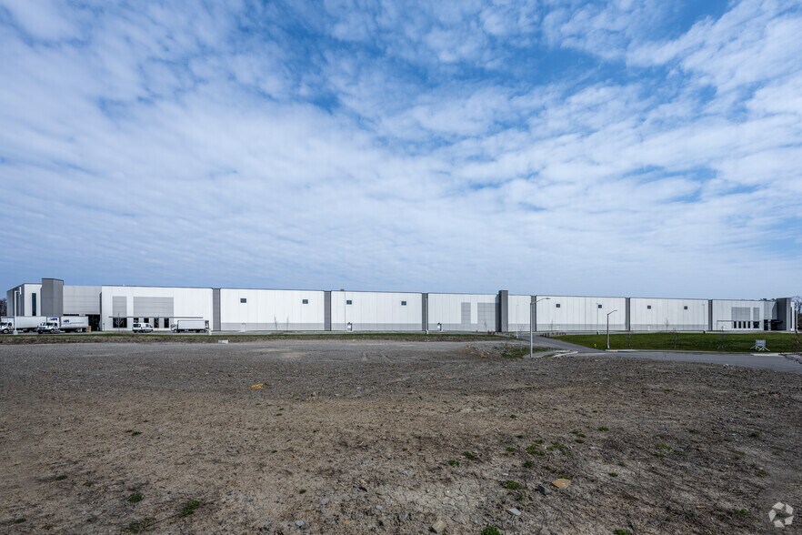 More Photos Of 1000 Blue Sky Ln, Coraopolis Warehouse For Lease