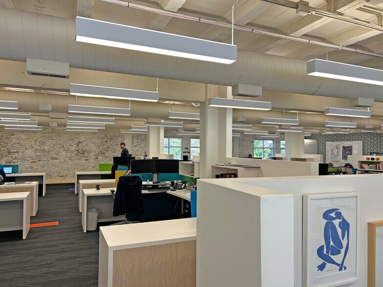 More Photos Of 940 N Meridian St, Indianapolis Bank For Sale