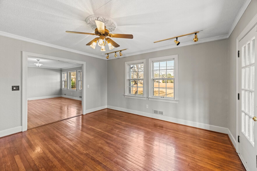 More Photos Of 1348 3rd St SE, Cullman Office For Sale