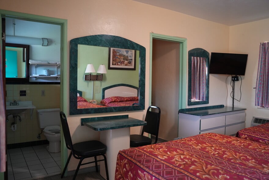 More Photos Of 418 S Federal Hwy, Hollywood Hotel For Sale