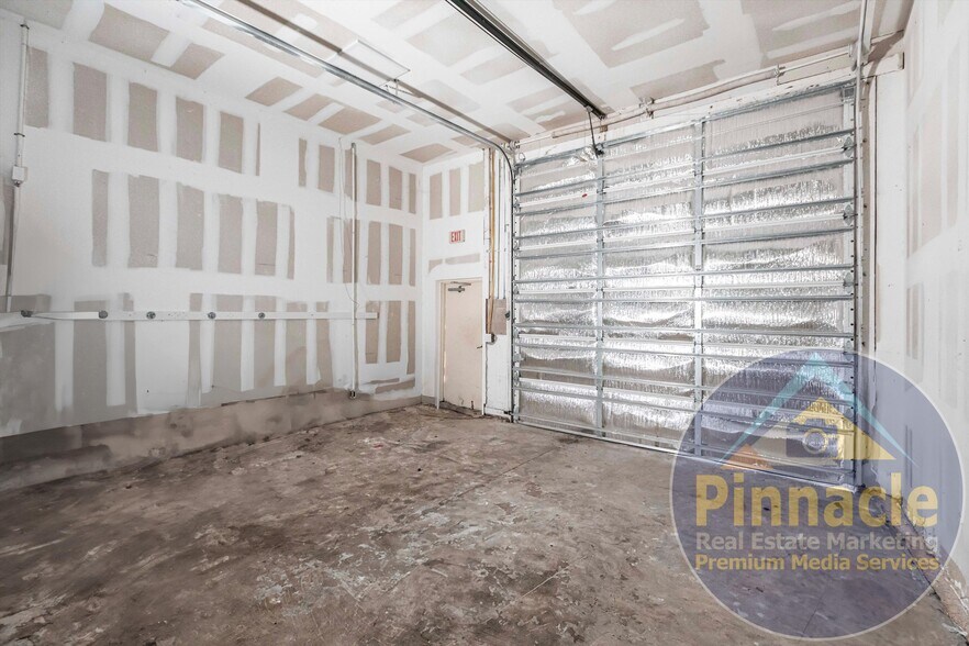 More Photos Of 24690 Sandhill Blvd, Punta Gorda Warehouse For Lease