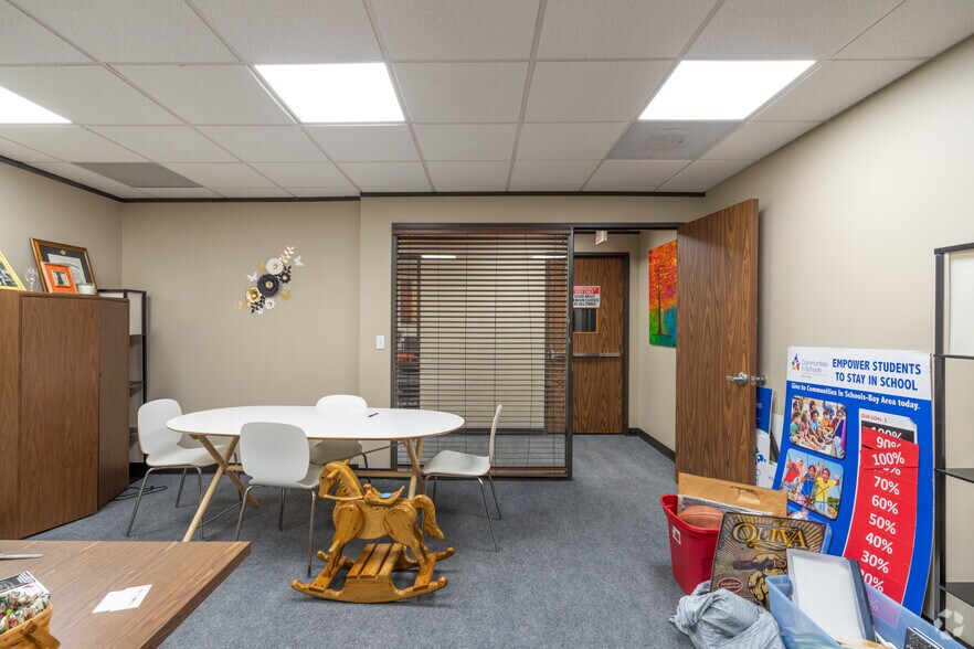 More Photos Of 303 E Main St, League City Office For Lease