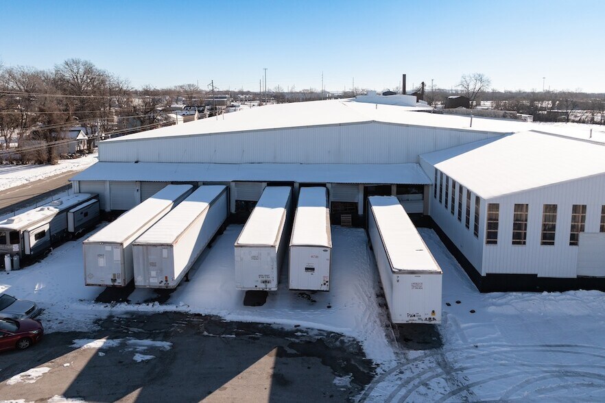 More Photos Of 1200 Bissell St, Venice Warehouse For Sale