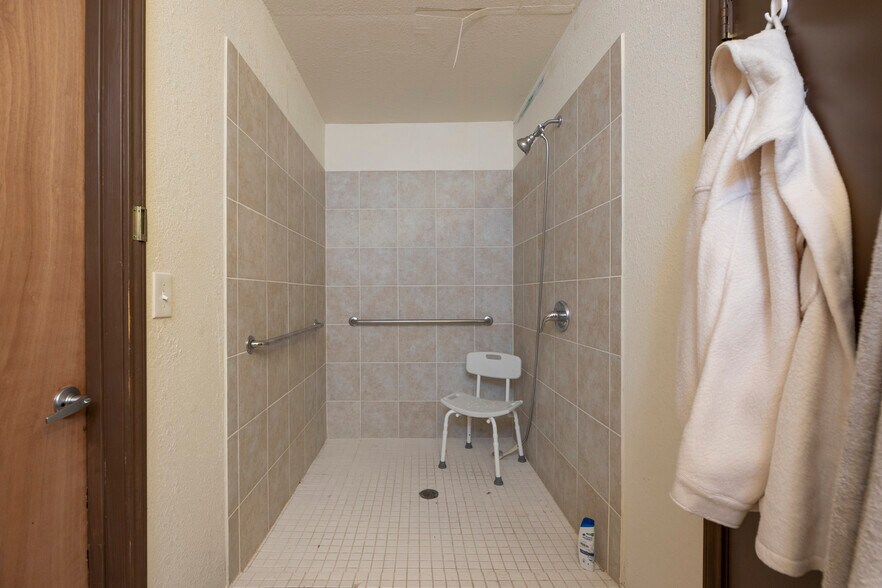 More Photos Of 2522 Holly Hill Dr, San Antonio Medical For Lease
