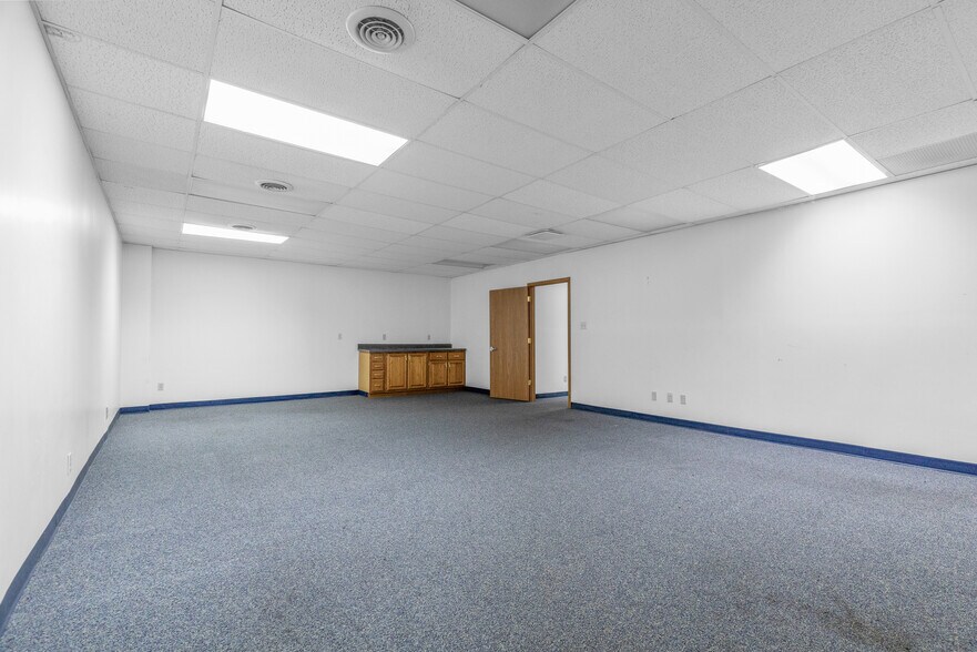 More Photos Of 4626 S Kingshighway Blvd, Saint Louis General Retail For Lease