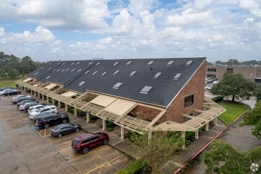 More Photos Of 17300 El Camino Real, Houston Office For Sale