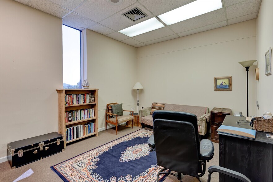 More Photos Of 106 Administration Rd, Oak Ridge Medical For Lease